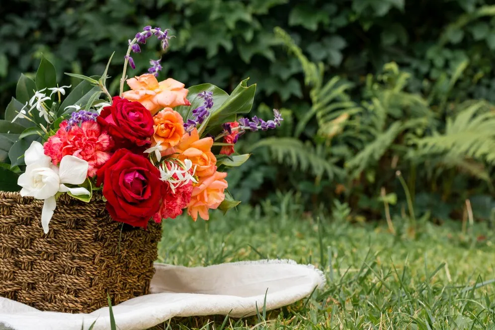 beautiful-arrangement-roses-outdoor_23-2148388011.jpg beautiful-arrangement-roses-outdoor_23-2148388011.jpg