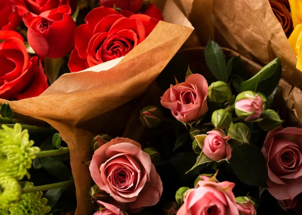 flat-lay-beautifully-bloomed-colorful-rose-flowers_23-2149005548.jpg flat-lay-beautifully-bloomed-colorful-rose-flowers_23-2149005548.jpg