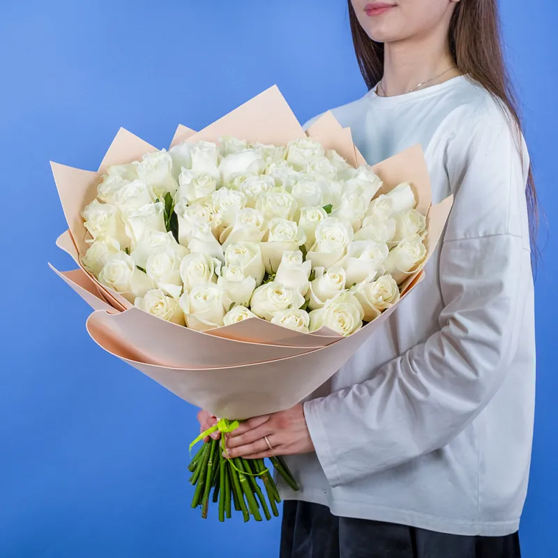 Букет из 60 белых роз 50 см (Эквадор)